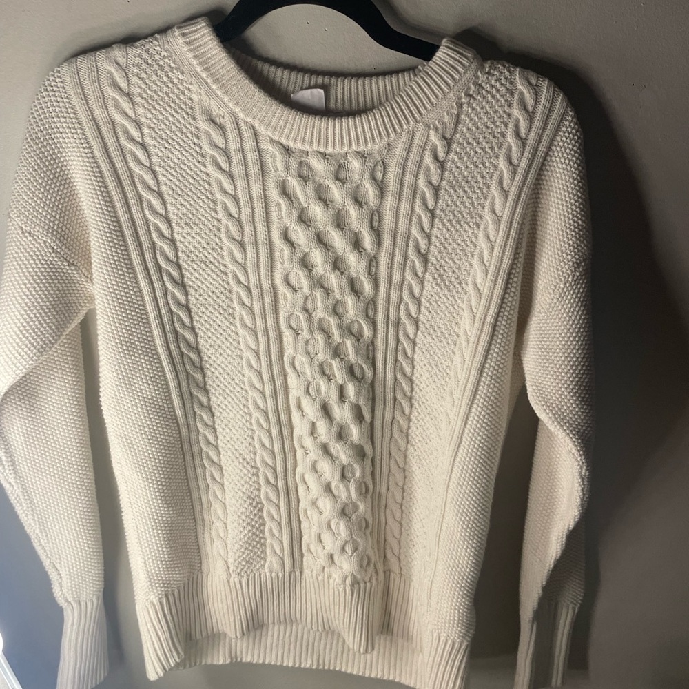 White knit jumper with a loose fit